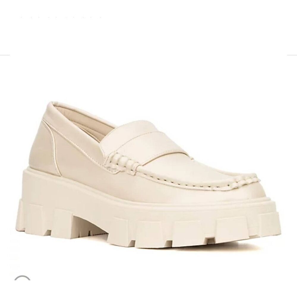 OLIVIA MILLER Women's Mikayla Moc-Style Lug Sole Chunky Platform Loafers Cream 9